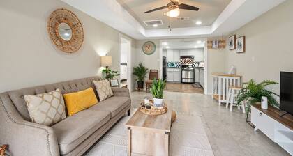 Charming 2-Bedroom Retreat in Southwest Houston