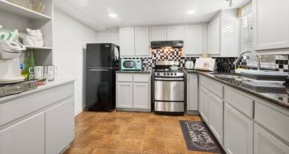 Charming 2-Bedroom Retreat in Southwest Houston