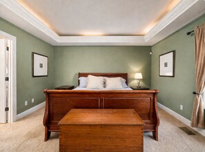 5 bedrooms, iron/ironing board, free WiFi, bed sheets