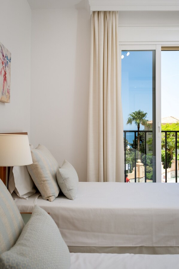 1 slaapkamer, een kluis op de kamer, een strijkplank/strijkijzer