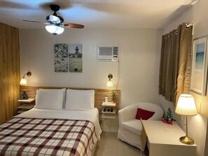 1 bedroom, memory foam beds, desk, iron/ironing board - Zen Studio (Fort Lauderdale)