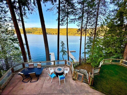 Beautiful Liberty Lake Waterfront House