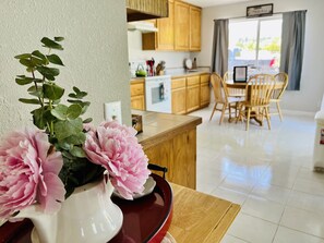 Interior - Charming Cottage near historic Jacksonville. Wi-Fi, fenced pet area. (Central Point)