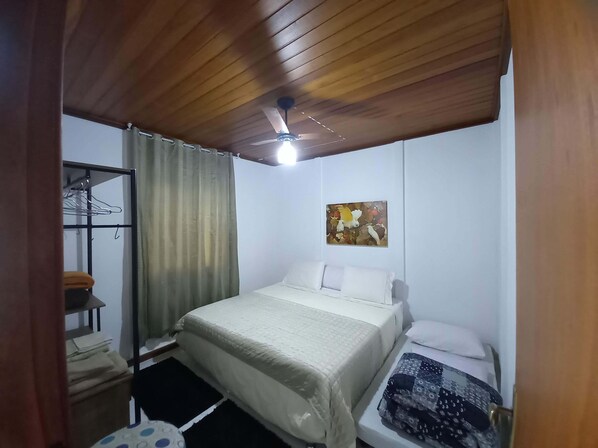 4 bedrooms, iron/ironing board, free WiFi, bed sheets