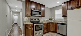 5 minutes to downtown NB and Schlitterbahn! Cozy home