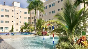Outdoor pool, a heated pool - Meeting of the waters. (Caldas Novas)