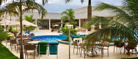 Piscine extérieure, piscine chauffée