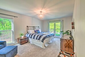 4 bedrooms, iron/ironing board, WiFi, bed sheets