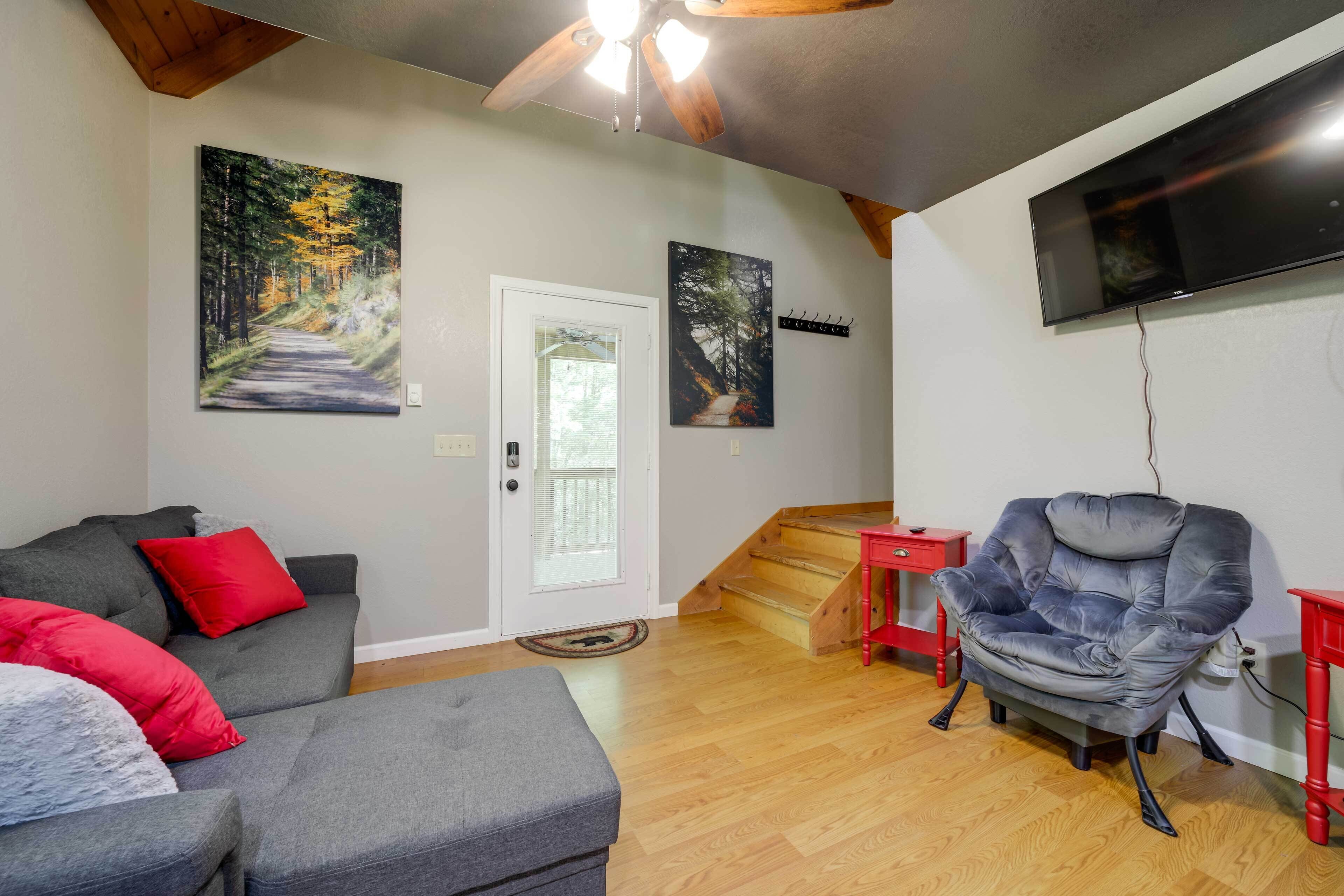 Private Hot Tub, Yard: Pet-friendly Whittier Cabin - Cherokee, NC