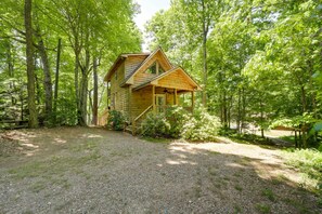 Exterior - Private Hot Tub, Yard: Pet-Friendly Whittier Cabin (Whittier)
