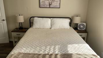 3 bedrooms, desk, free WiFi, bed sheets