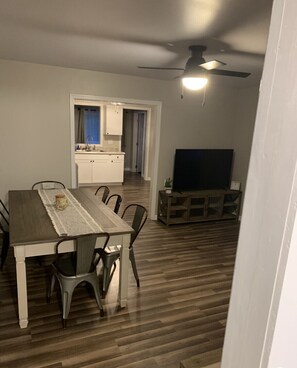 Dining - The Stokes Stay (Fayetteville)