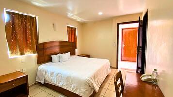 Habitación individual Confort | Escritorio, wifi gratis y ropa de cama