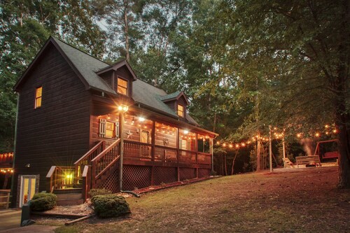 Orchard House - 4BR/3.5B ✔Hot Tub✔ Pet Friendly✔ Firepit✔ Grill✔ Gameroom✔