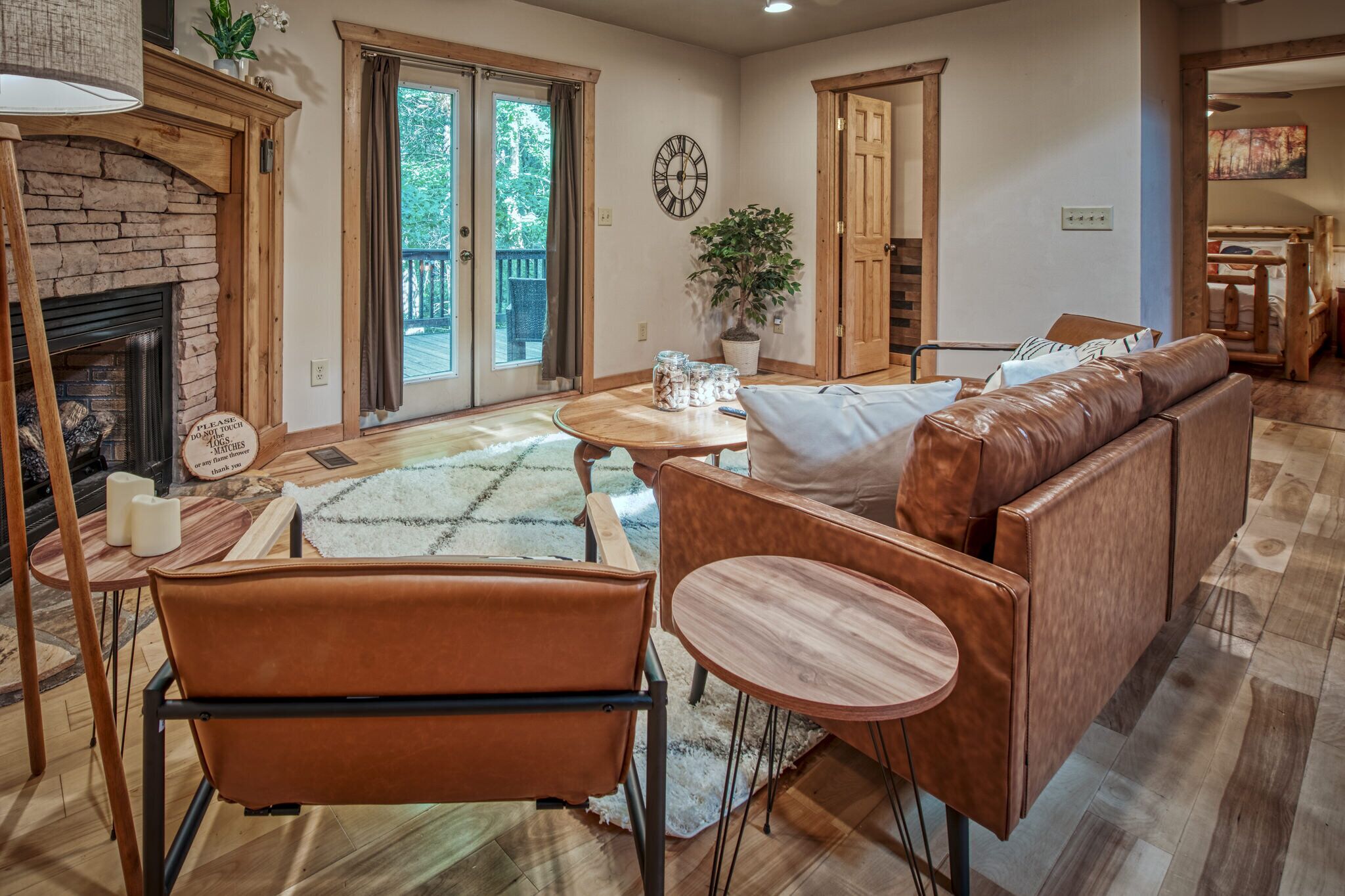 Smart-tv, pejs, bordfodbold, bordtennisbord