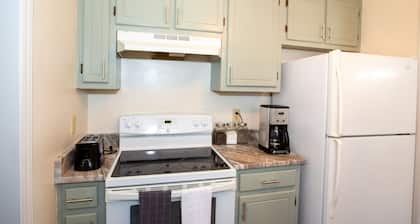 Lovely 3BR/2BA Condo in great location, cozy place