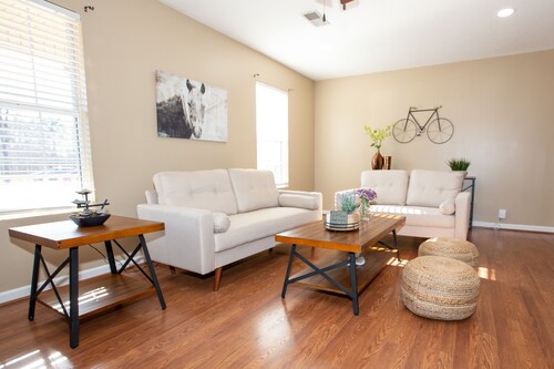 Lovely 3BR/2BA Condo in great location, cozy place