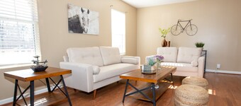 Lovely 3BR/2BA Condo in great location, cozy place