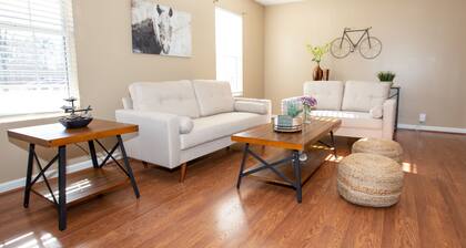 Lovely 3BR/2BA Condo in great location, cozy place