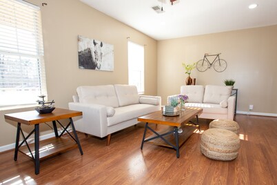 Lovely 3BR/2BA Condo in great location, cozy place