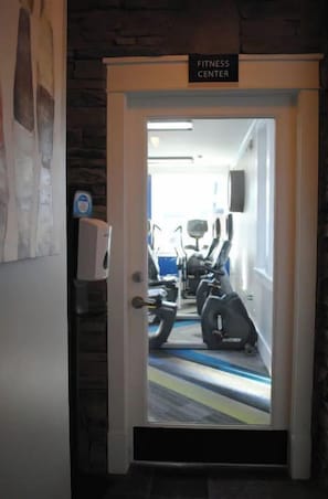 Interior - kingbd+sofasleeper*fullkitchen*pool*5mins PTI (Greensboro)