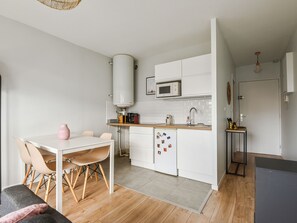 Fridge, microwave, coffee/tea maker, toaster - Appartement Gossolet - Welkeys (Lille)