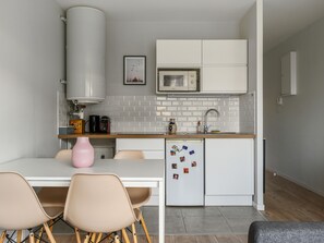 Fridge, microwave, coffee/tea maker, toaster - Appartement Gossolet - Welkeys (Lille)