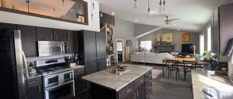 Fridge, oven, stovetop, dishwasher