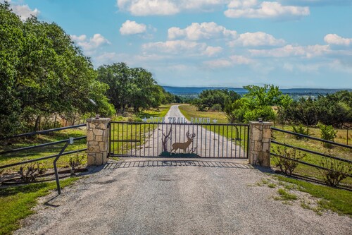 Blue Cottage | Close to Wineries | Peaceful