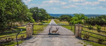 Blue Cottage | Close to Wineries | Peaceful