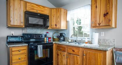 Blue Cottage | Close to Wineries | Peaceful