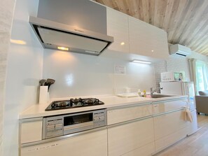 Fridge, microwave, stovetop, cookware/dishes/utensils