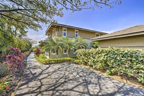 Exterior - Sun-Soaked Waikoloa Retreat w/ Private Lanai! (Waikoloa)