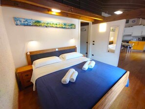 1 bedroom, iron/ironing board, free WiFi