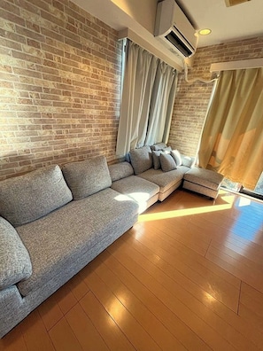 TV - Grandioso Nakano 701Beautiful night view10 minutes by train to ShinjukuHighspeed WiFi / Nakano-ku Tokyo (Nakano-ku)