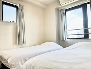 3 bedrooms, desk, iron/ironing board, free WiFi - Grandioso Nakano 701Beautiful night view10 minutes by train to ShinjukuHighspeed WiFi / Nakano-ku Tokyo (Nakano-ku)