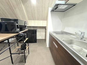 冰箱、微波炉、炉灶、烤面包机