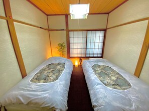 10 bedrooms, desk, free WiFi, bed sheets