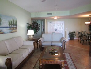 Smart-TV, DVD-Player, Bücher, Videothek