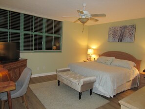 3 bedrooms, desk, iron/ironing board, free WiFi - Cape Marco Monterrey with Oceanfront Views at Marco Island (Marco Island)