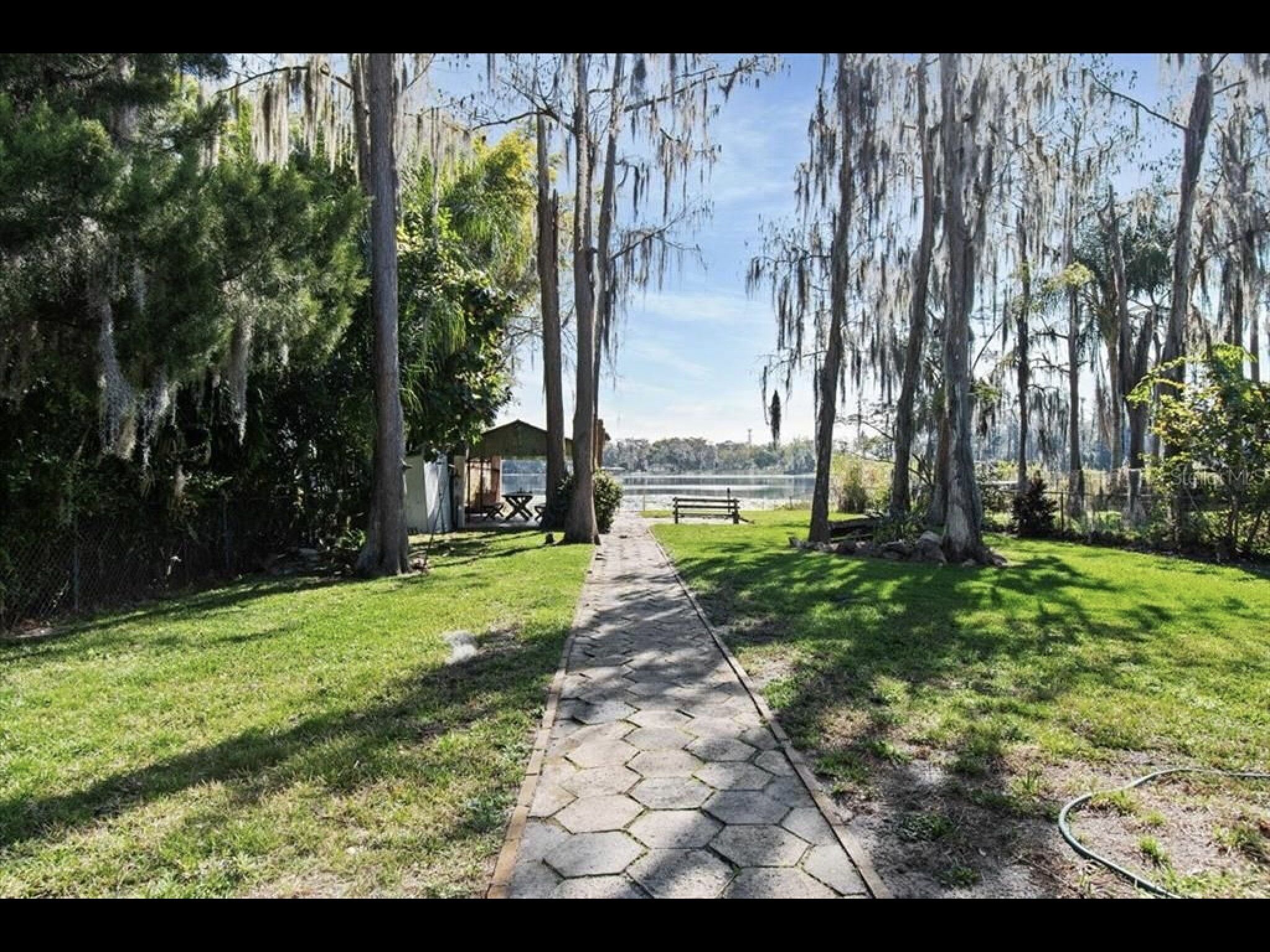 Lakehouse conveniently located near Theme Parks, Airport & Downtown  