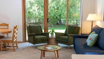 Smart TV, fireplace, offices