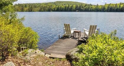 Pond Retreat: Beach, Kayak, Canoe, Deck, Firepit,
