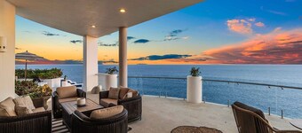 Expansive Cliffside Villa with Panoramic Ocean View, Sauna, Pool & Jacuzzi. Daily Butler Included