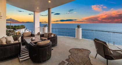 Expansive Cliffside Villa with Panoramic Ocean View, Sauna, Pool & Jacuzzi. Daily Butler Included