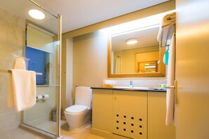 Bathroom - Protea Hotel by Marriott Dar es Salaam Oyster Bay (Dar es Salaam)