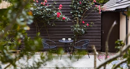 Sea View 1-Bed Cottage, Sleeps 2 w/ Private Garden