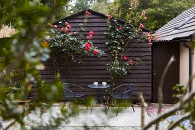 Sea View 1-Bed Cottage, Sleeps 2 w/ Private Garden