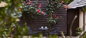 Sea view 1-Bed Cottage with private garden