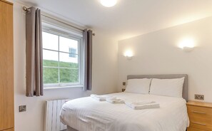 2 bedrooms, WiFi, bed sheets - Apartment with Access to Pool, Spa & Soft play (Ilfracombe)